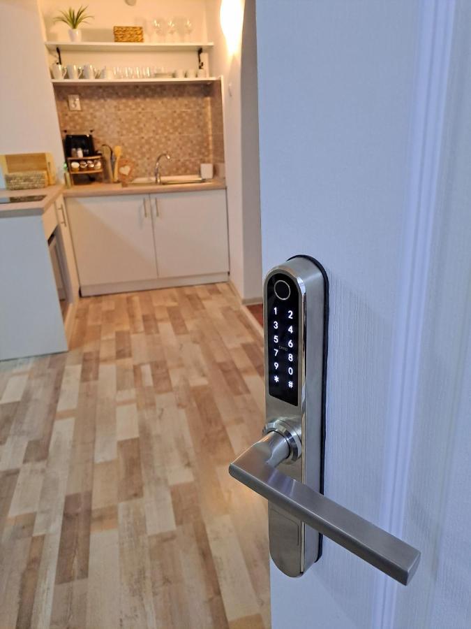 7 Level Apartment *