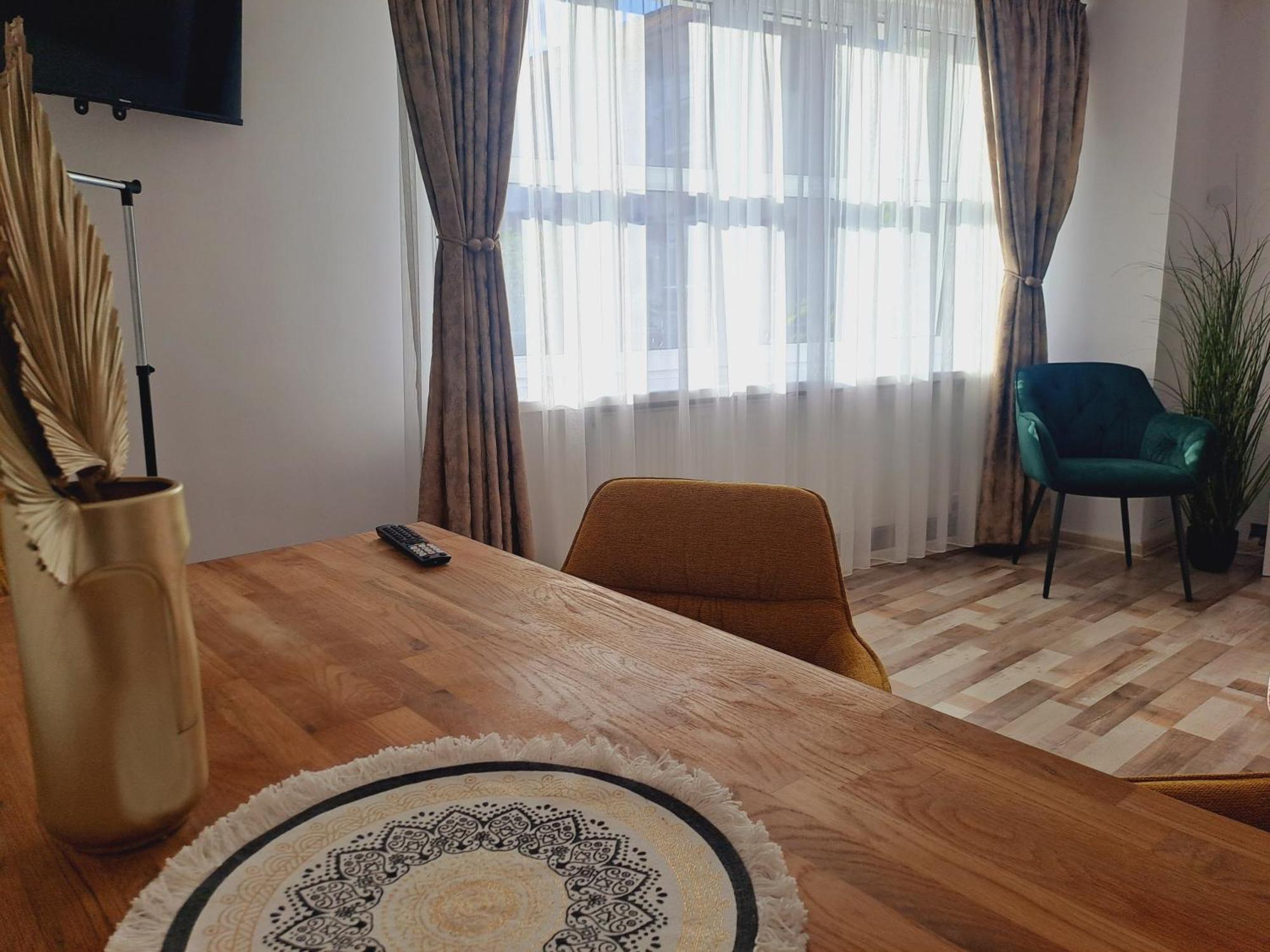 7 Level Apartment *